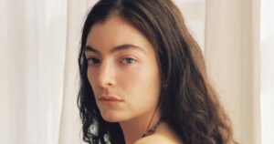 Lorde – Stoned at the Nail Salon