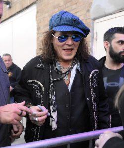Johnny Depp unrecognizable as he poses for selfies with fans in NYC